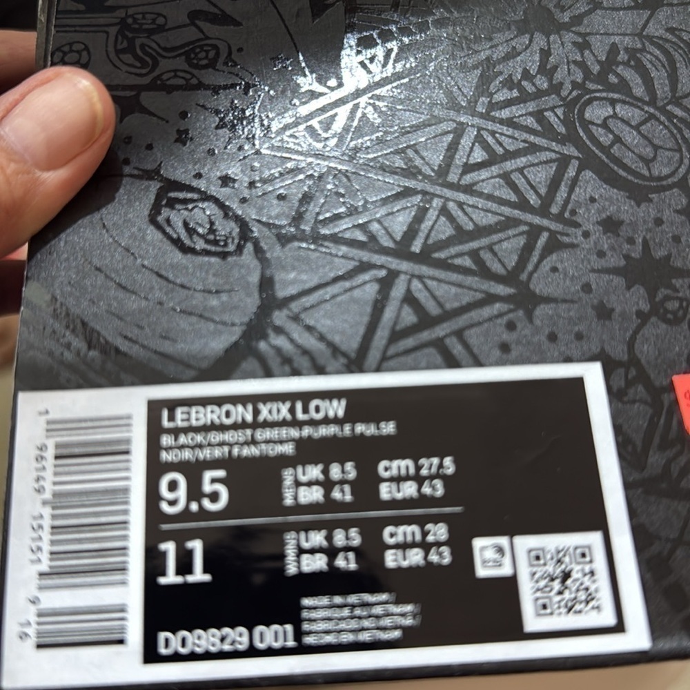 Lebron XIX Low
Black/Ghost Green Purple Pulse - Picture 6 of 6